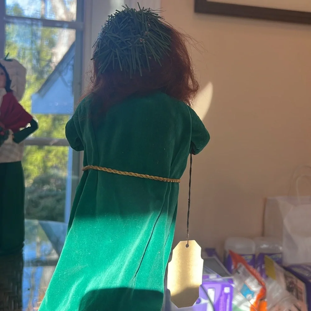 Byer’s Caroler Ghost of Christmas Present - Picture 5 of 5